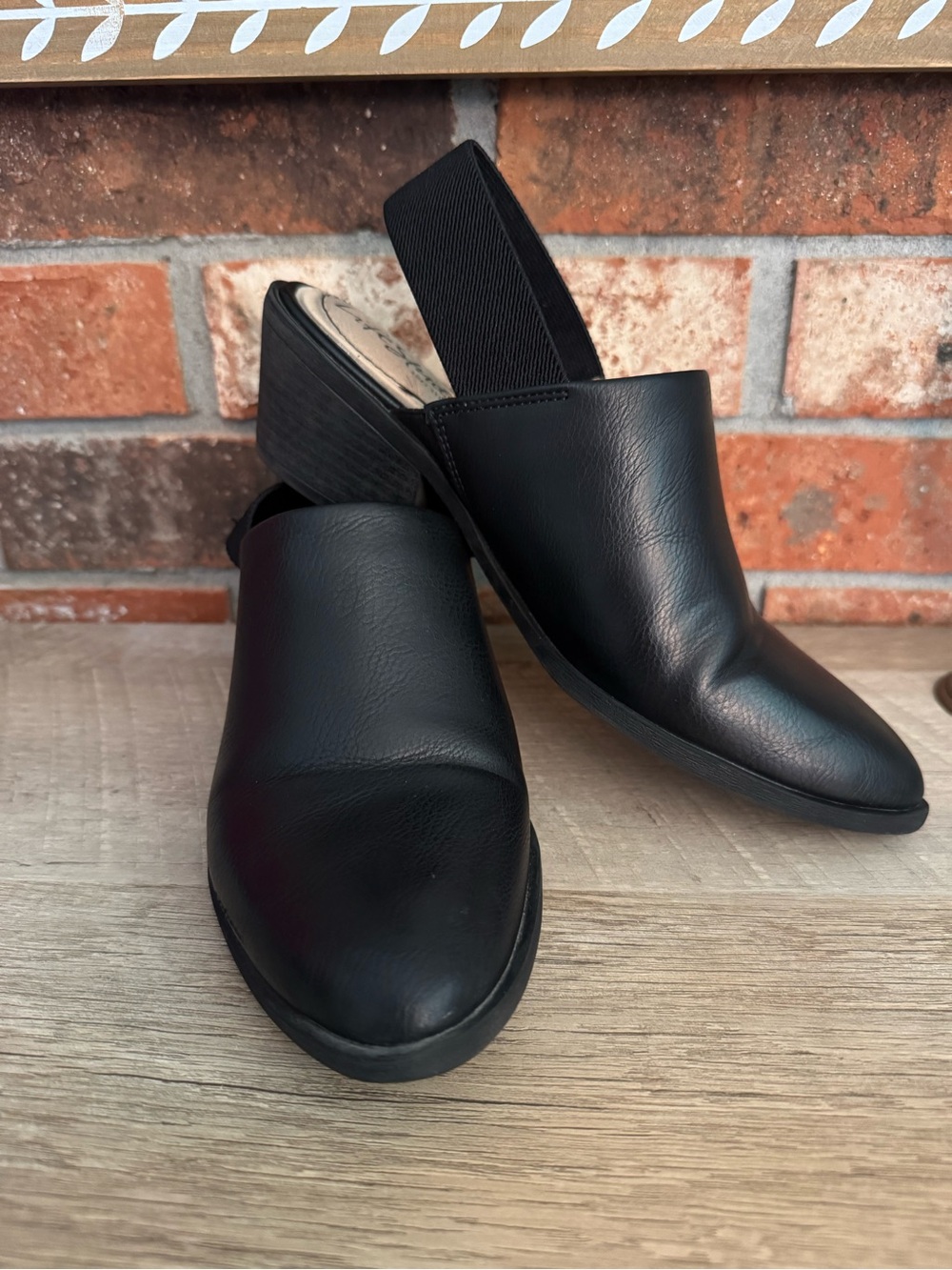 Life Stride Black Leather Pasadena Slingback Mule Heels